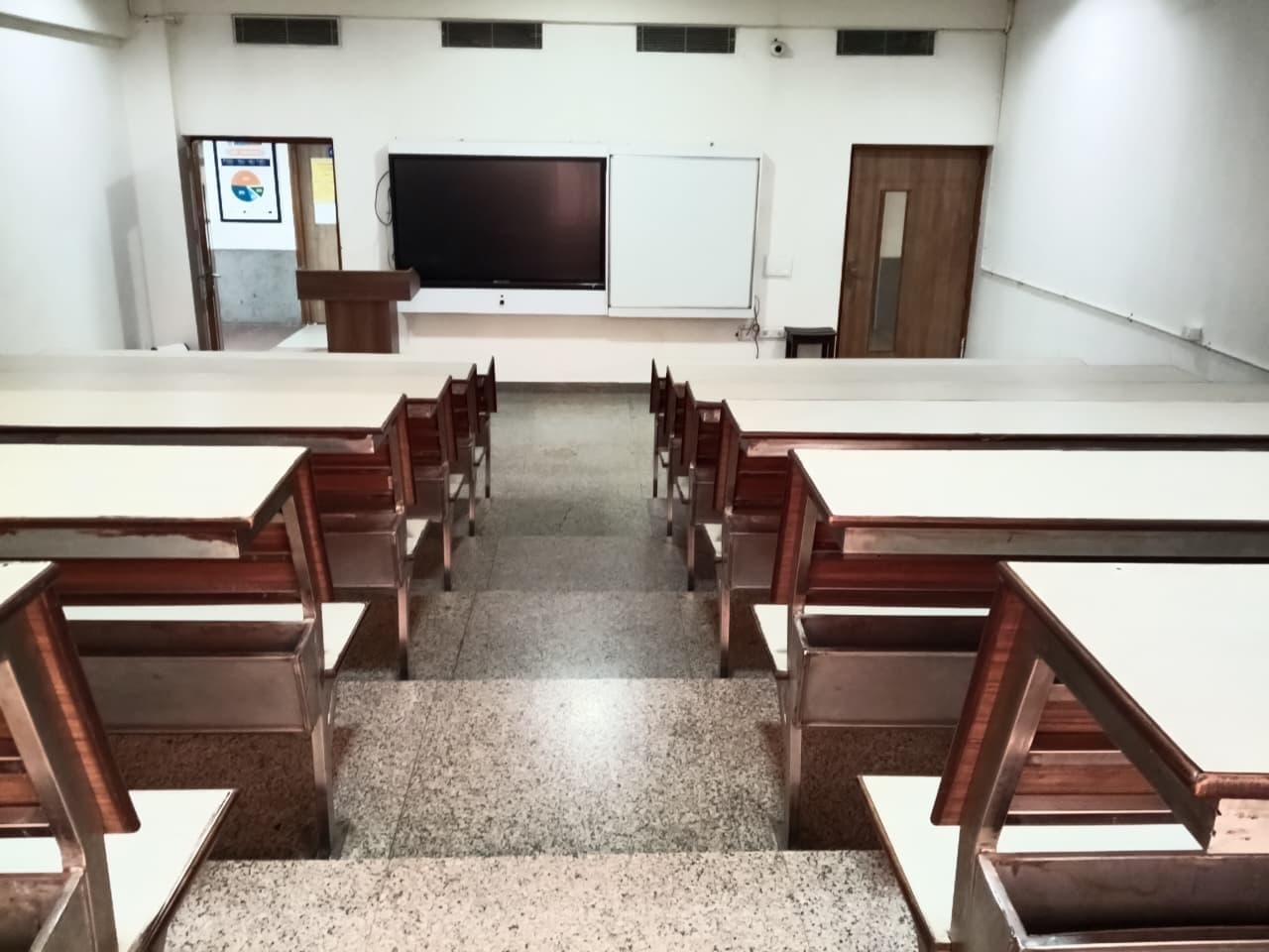 K.R. Mangalam University Gurugram Academic Building photo 30